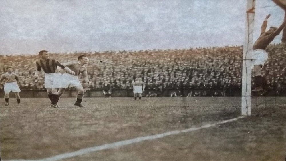Aberdeen v Rangers, 1908 - Original B&W picture - No copyright - attached.
